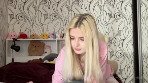 Snapshot of lilith_butterfly chatting on May 1, 2026, 11:15 am Lilly online show from May 1, 2026, 11:15 am
