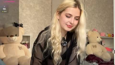 Snapshot of lilith_butterfly chatting on May 26, 2026, 12:23 pm Lilly online show from May 26, 2026, 12:23 pm