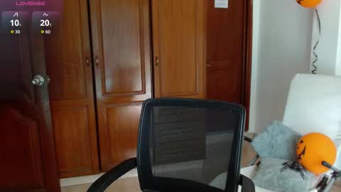 lili online show from October 27, 2025, 7:40 pm