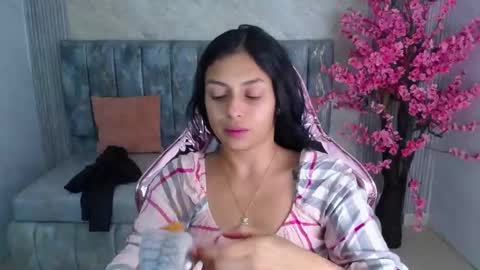 Snapshot of lilith_petit_sub chatting on January 28, 2025, 12:43 pm Lilith online show from January 28, 2025, 12:43 pm