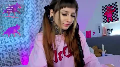 Snapshot of lilith_poison chatting on February 14, 2026, 6:32 am lilith_poison online show from February 14, 2026, 6:32 am