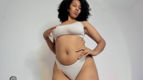 Alejandra  online show from May 5, 2026, 5:15 am