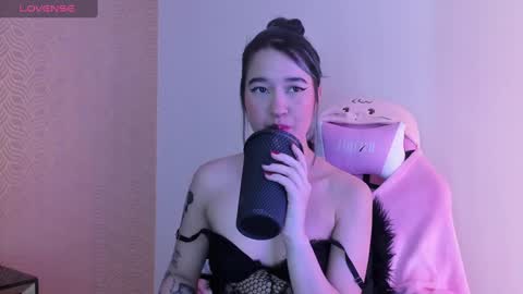 Snapshot of lilithcary chatting on February 4, 2025, 2:17 am Lilith online show from February 4, 2025, 2:17 am