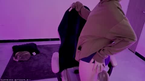 Snapshot of lilithcary chatting on December 18, 2025, 2:56 pm Lilith online show from December 18, 2025, 2:56 pm