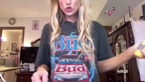 Lilithohfish online show from May 17, 2026, 8:05 pm
