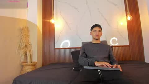 lillian_lee1 online show from May 20, 2026, 5:30 pm