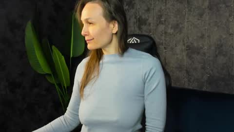 lillian_white1 online show from April 15, 2026, 1:12 am