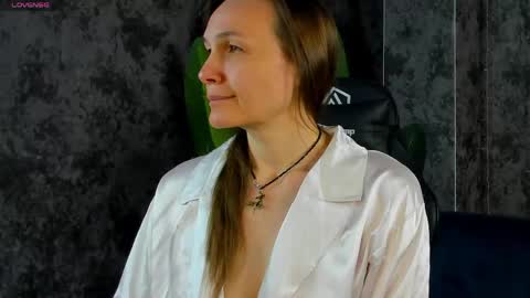 Snapshot of lillian_white1 chatting on May 17, 2026, 12:52 am lillian_white1 online show from May 17, 2026, 12:52 am