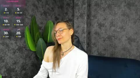 Snapshot of lillian_white1 chatting on May 24, 2026, 12:59 am lillian_white1 online show from May 24, 2026, 12:59 am