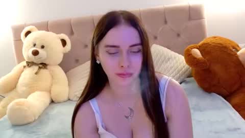 Snapshot of lilliana_moon chatting on November 28, 2025, 9:45 am lilliana_moon online show from November 28, 2025, 9:45 am