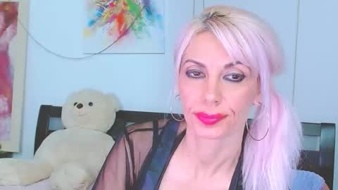 Lara online show from December 5, 2025, 6:59 pm