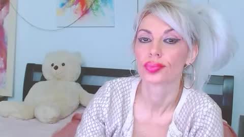 Lara online show from February 24, 2026, 1:03 am