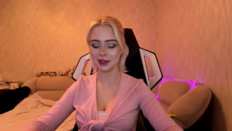 Snapshot of lillianazore chatting on November 16, 2025, 12:22 pm Alice online show from November 16, 2025, 12:22 pm