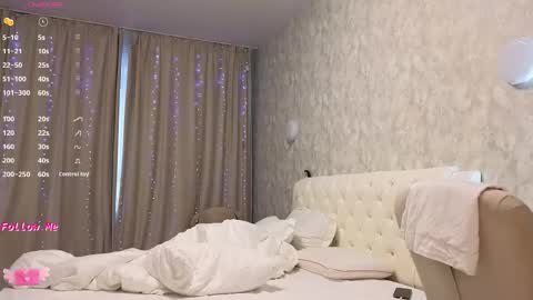 Snapshot of lilliasweety chatting on December 21, 2025, 3:57 am Lara Angel online show from December 21, 2025, 3:57 am