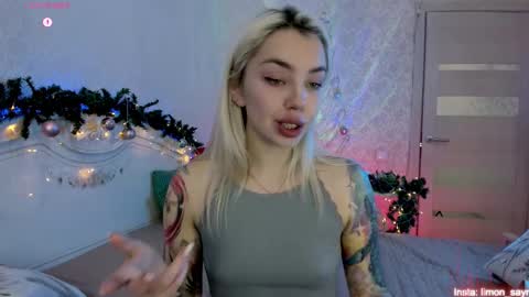 LilliMoore online show from December 14, 2025, 1:55 am