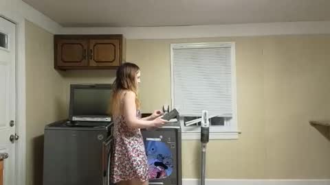 lilly_adams88 online show from April 10, 2026, 2:28 am