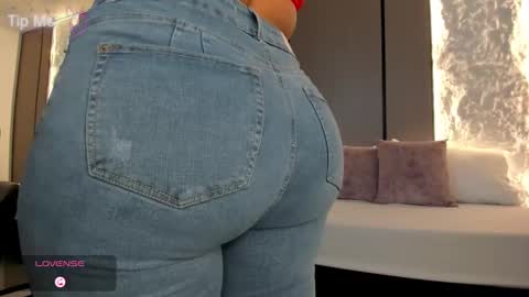 L I L L Y online show from December 4, 2025, 12:36 pm