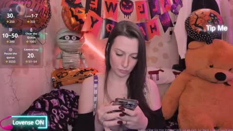 Lilly  online show from October 21, 2025, 7:03 pm