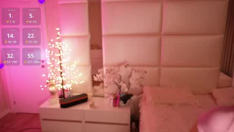 Lilly Colins online show from April 3, 2026, 7:45 pm