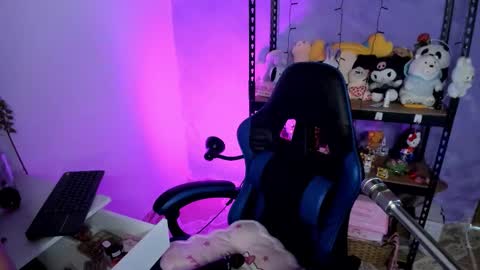 Snapshot of lilly_kinky chatting on December 14, 2025, 3:56 am Lilly online show from December 14, 2025, 3:56 am