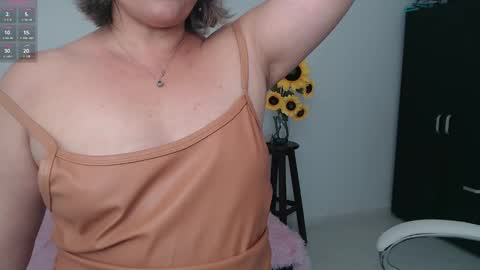 Snapshot of lilly_milf chatting on December 23, 2024, 3:50 am Lilly online show from December 23, 2024, 3:50 am