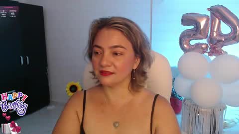 Snapshot of lilly_milf chatting on January 12, 2025, 10:12 am Lilly online show from January 12, 2025, 10:12 am