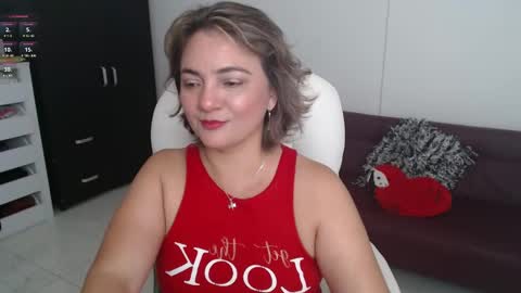 Snapshot of lilly_milf chatting on February 23, 2025, 2:46 pm Lilly online show from February 23, 2025, 2:46 pm