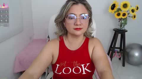 Snapshot of lilly_milf chatting on September 16, 2025, 2:51 pm Lilly online show from September 16, 2025, 2:51 pm