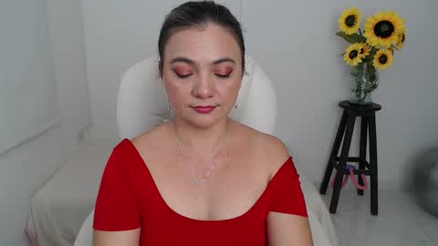 Snapshot of lilly_milf chatting on October 24, 2025, 3:41 pm Lilly online show from October 24, 2025, 3:41 pm