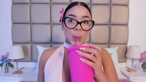Snapshot of lilly_williamss chatting on April 26, 2026, 3:04 am Lilly online show from April 26, 2026, 3:04 am