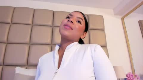 Snapshot of lilly_williamss chatting on May 9, 2026, 8:52 am Lilly online show from May 9, 2026, 8:52 am