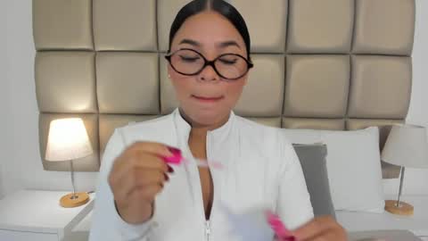 Snapshot of lilly_williamss chatting on May 27, 2026, 3:47 am Lilly online show from May 27, 2026, 3:47 am