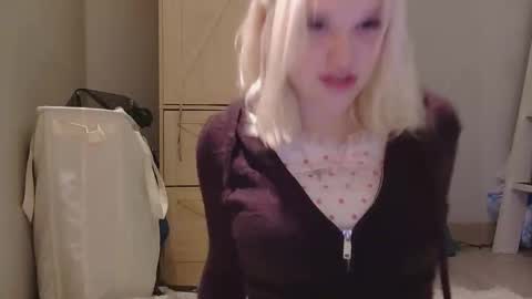 Snapshot of lillydreamz chatting on April 28, 2026, 6:29 am Lilly Dreamz online show from April 28, 2026, 6:29 am