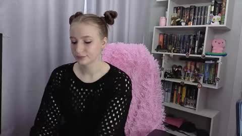 LillyFan X online show from October 13, 2025, 4:56 am