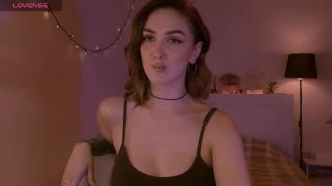 Snapshot of lillyfarey chatting on October 28, 2025, 6:21 pm LillyFarey online show from October 28, 2025, 6:21 pm