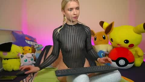 LillyOcean online show from May 23, 2026, 1:15 pm