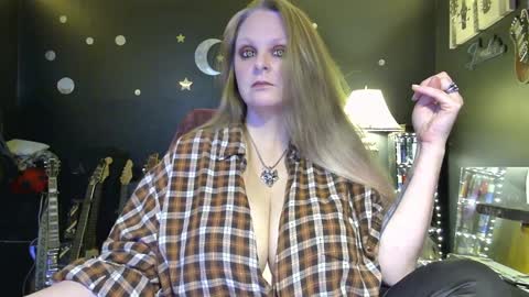 Snapshot of lillyth chatting on December 29, 2024, 6:03 am Lillyth Eden online show from December 29, 2024, 6:03 am