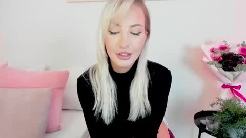 Snapshot of liloukatt chatting on November 4, 2025, 12:26 pm Lilou online show from November 4, 2025, 12:26 pm