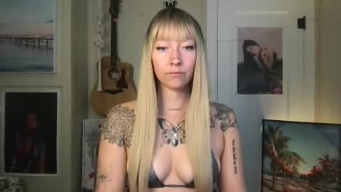 Snapshot of lilpeachykeenn chatting on December 4, 2024, 7:34 pm Lilpeachykeenn online show from December 4, 2024, 7:34 pm