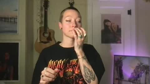 Snapshot of lilpeachykeenn chatting on December 26, 2024, 3:38 am Lilpeachykeenn online show from December 26, 2024, 3:38 am