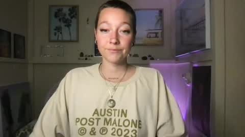 Snapshot of lilpeachykeenn chatting on January 2, 2025, 2:33 am Lilpeachykeenn online show from January 2, 2025, 2:33 am