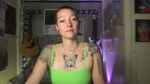 Snapshot of lilpeachykeenn chatting on January 8, 2025, 6:09 am Lilpeachykeenn online show from January 8, 2025, 6:09 am