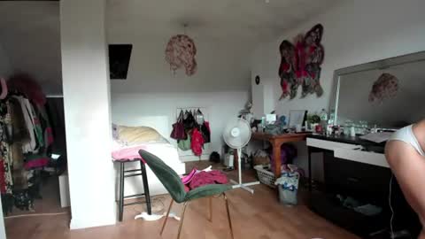 lilvenice7 online show from June 27, 2026, 6:24 pm