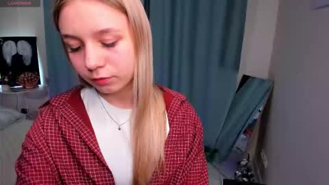 Snapshot of lily_cloudy chatting on March 7, 2026, 7:33 pm Stacy online show from March 7, 2026, 7:33 pm