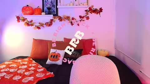 Snapshot of lily_evans_ chatting on October 10, 2025, 9:25 pm just lily online show from October 10, 2025, 9:25 pm