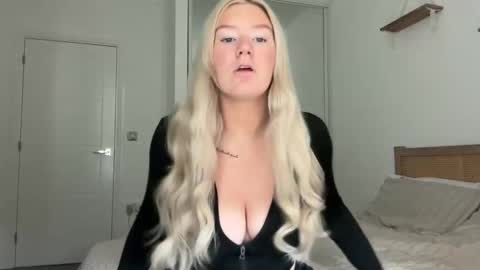 Snapshot of lily_fox01 chatting on May 16, 2026, 8:11 am Lily fox online show from May 16, 2026, 8:11 am