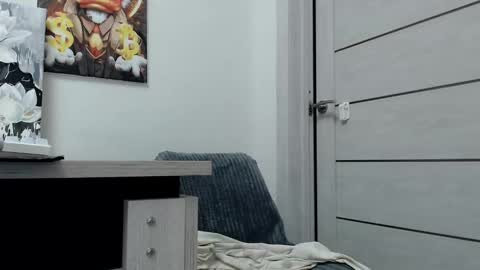 Snapshot of lily_litle chatting on December 6, 2024, 11:57 pm Lily Litle online show from December 6, 2024, 11:57 pm