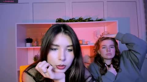 Lily online show from November 13, 2025, 7:13 pm