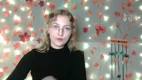 small lily online show from October 7, 2025, 11:40 am