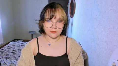 Snapshot of lily_violettt chatting on March 31, 2026, 9:10 am Lily online show from March 31, 2026, 9:10 am